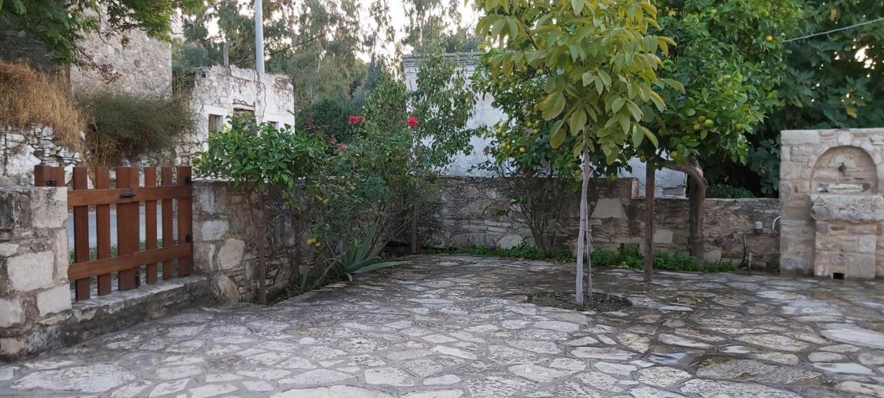 Small Traditional House In Asfendiou Kos Agios Dimitrios  Bagian luar foto